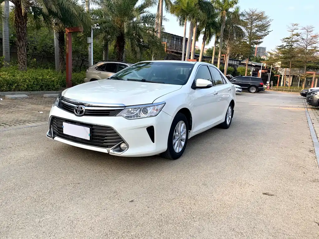 Toyota Camry 2017 — фото 1