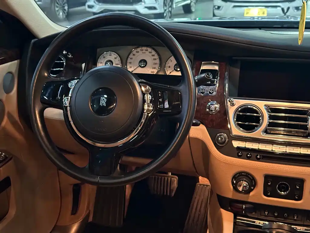 Rolls-Royce Ghost 2013 — фото 17