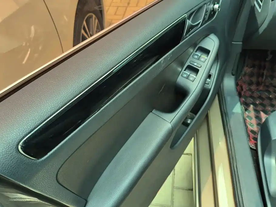 Volkswagen Sagitar 2013