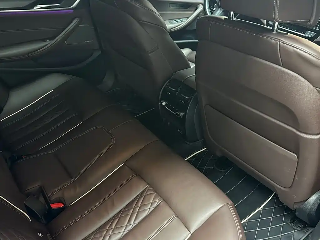 BMW 5 Series 2022 — фото 10