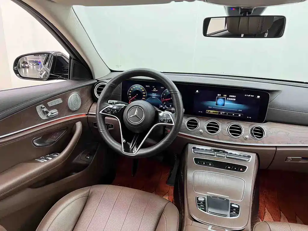 Mercedes-Benz E-Class 2022 — фото 15