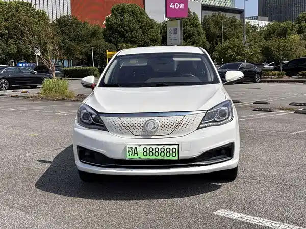 Dongfeng E70 2021