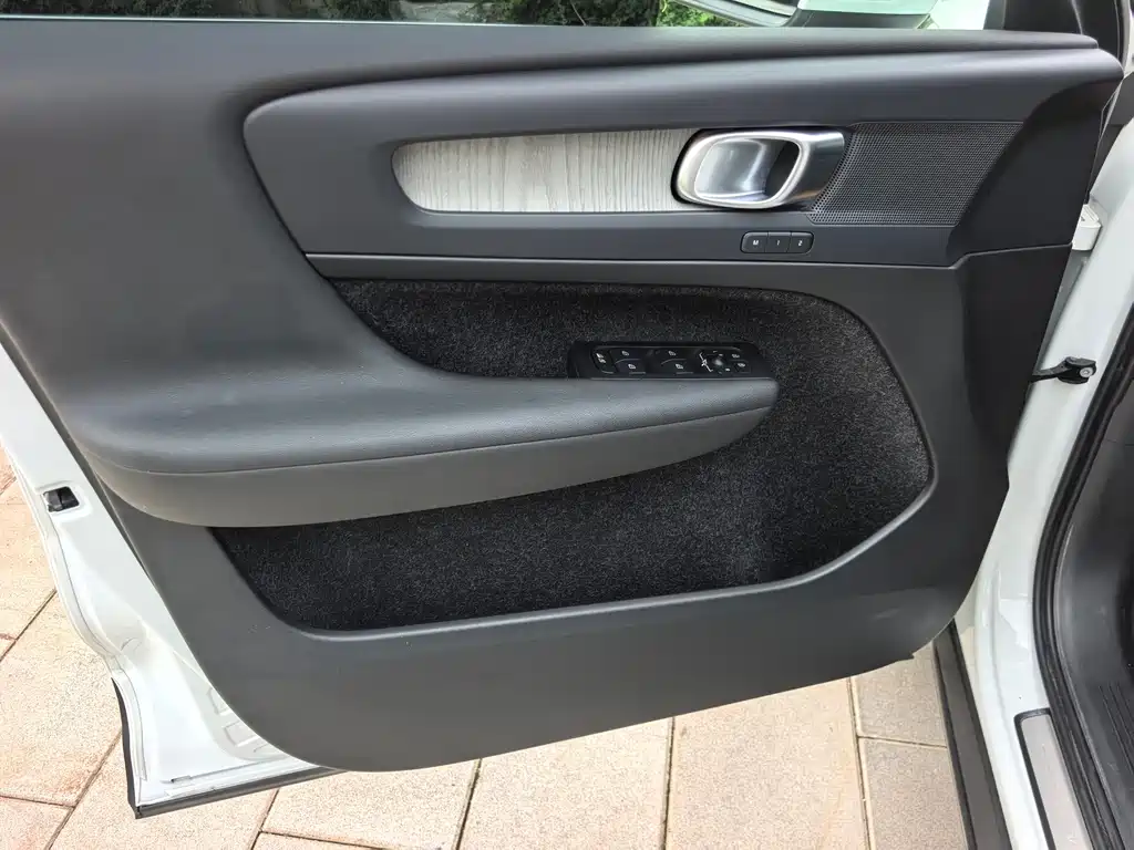 Volvo XC40 2020 — фото 10