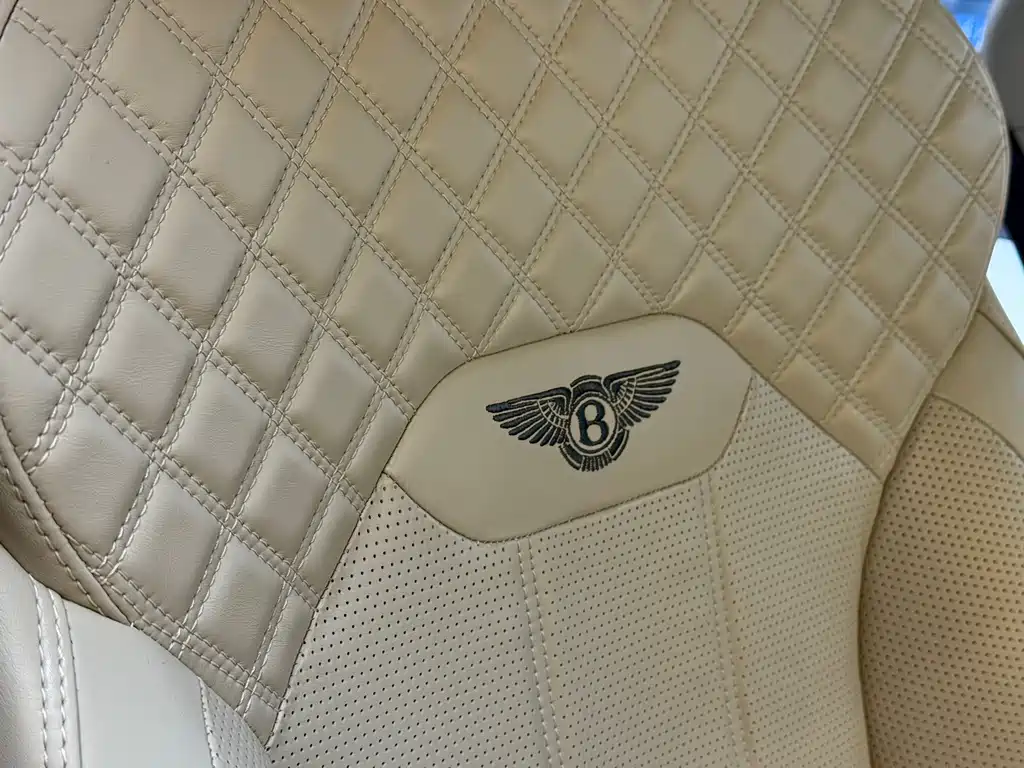 Bentley Bentayga 2021 — фото 4