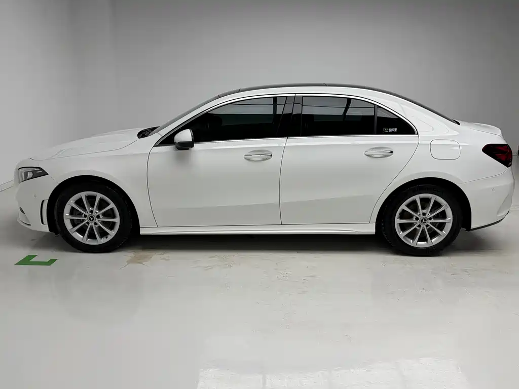 Mercedes-Benz A-Class 2022 — фото 9