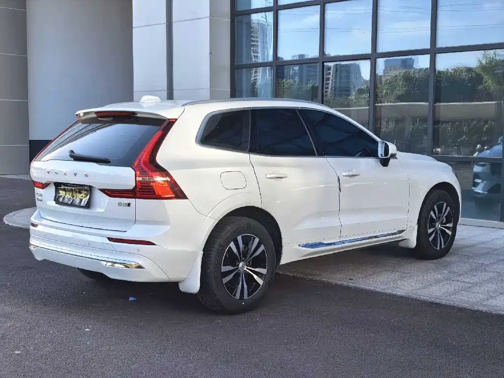 Volvo XC60 2023 — фото 6
