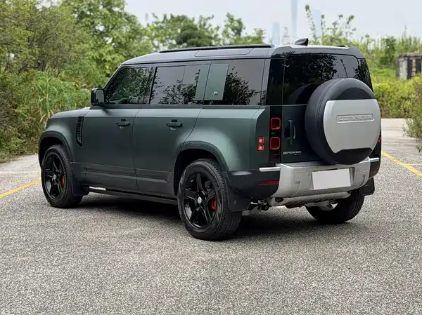 Land Rover Defender 2020