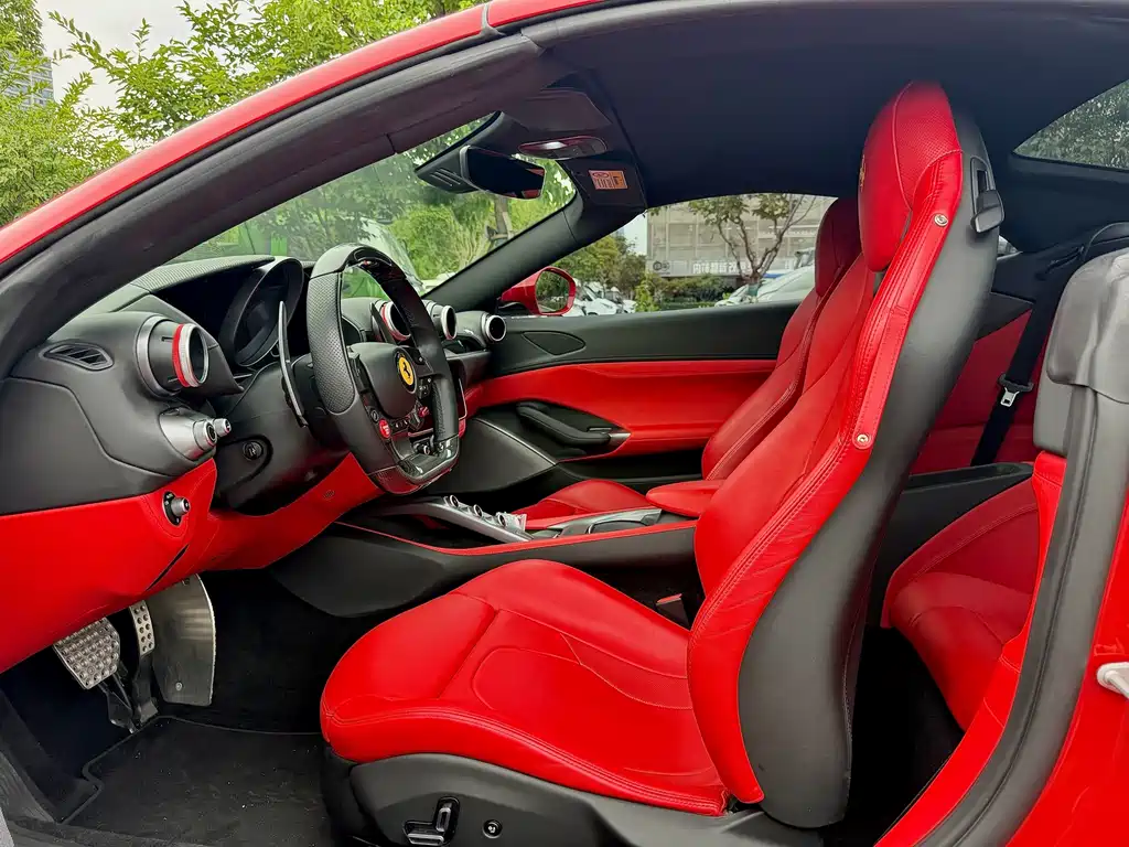 Ferrari Portofino 2019 — фото 20