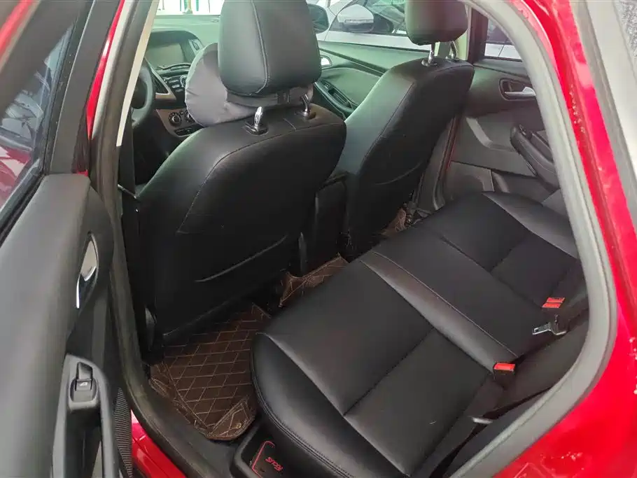 Ford Focus 2014 — фото 11