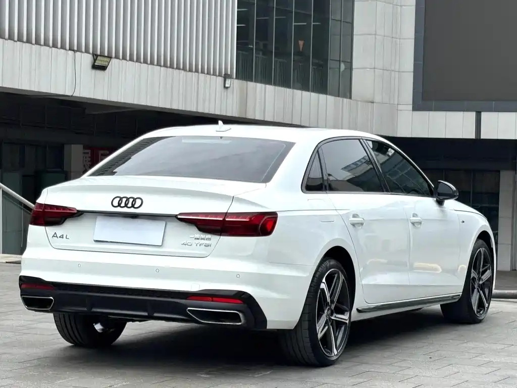Audi A4L 2023 — фото 8