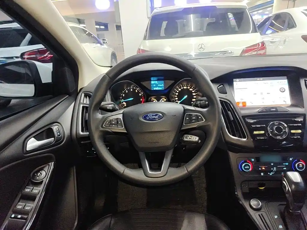 Ford Focus 2016 — фото 11