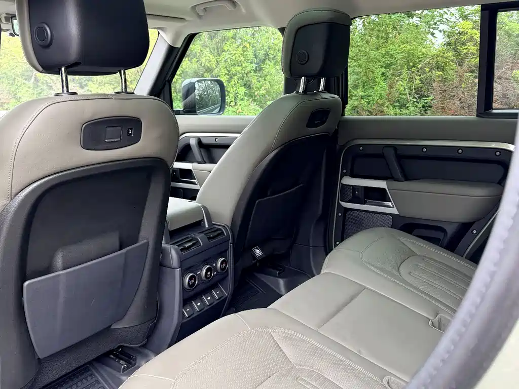 Land Rover Defender 2020 — фото 15