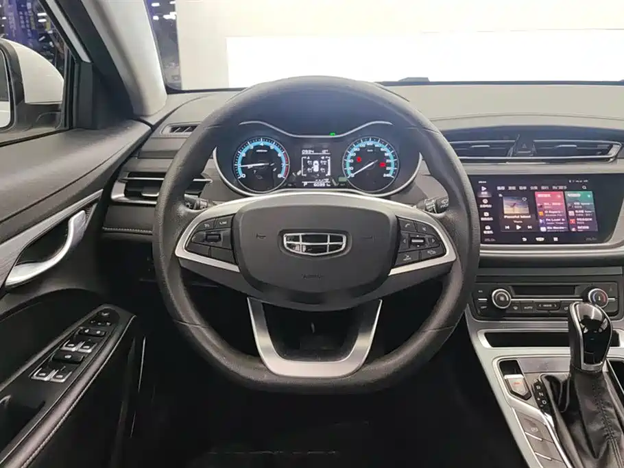Geely Emgrand 2021 — фото 15