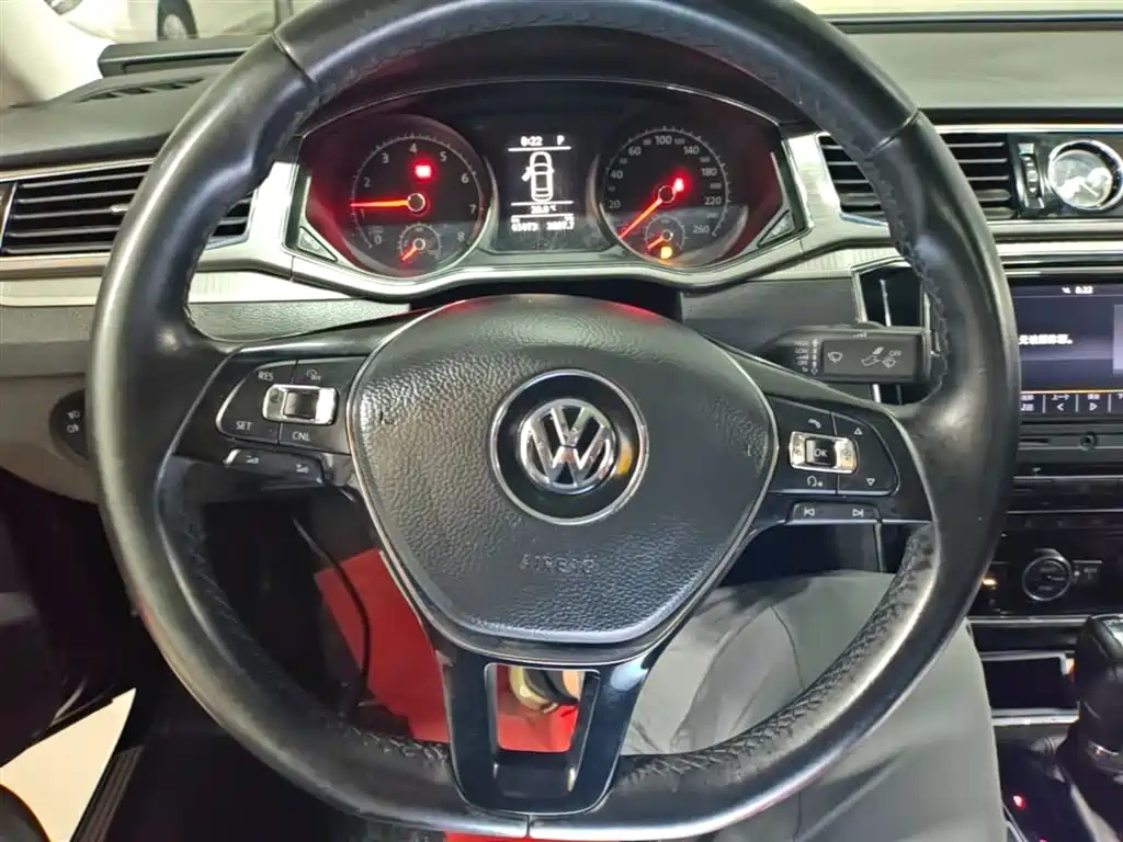 Volkswagen Passat 2018 — фото 11