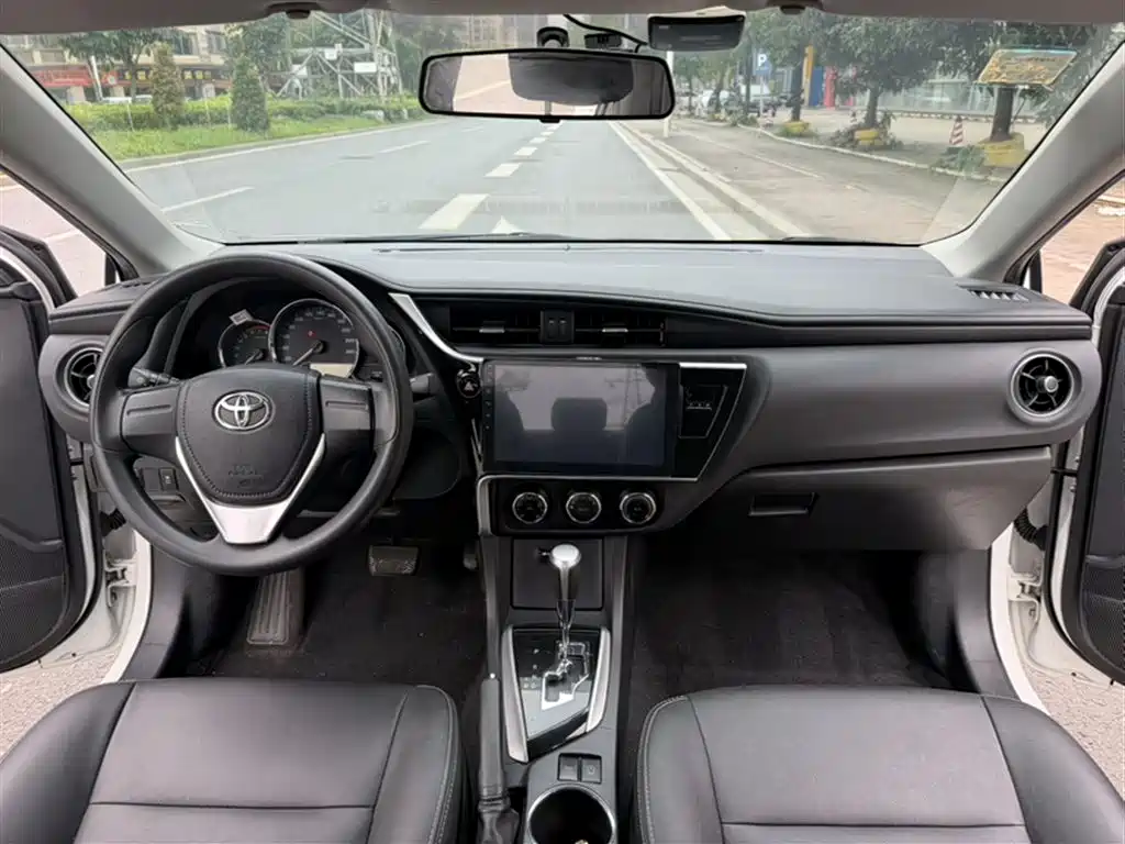 Toyota Corolla 2018 — фото 11