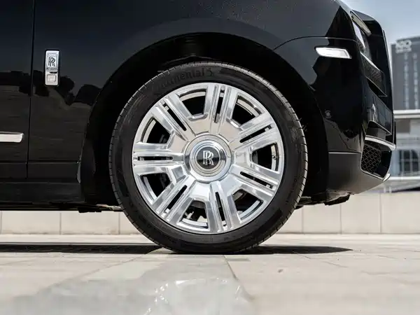 Rolls-Royce Cullinan 2024