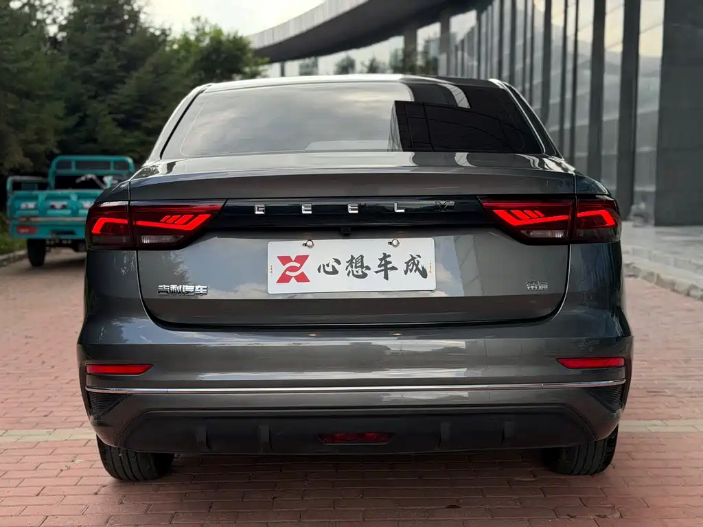 Geely Emgrand 2024