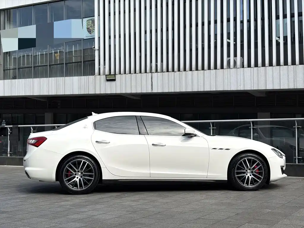 Maserati Ghibli 2019 — фото 9
