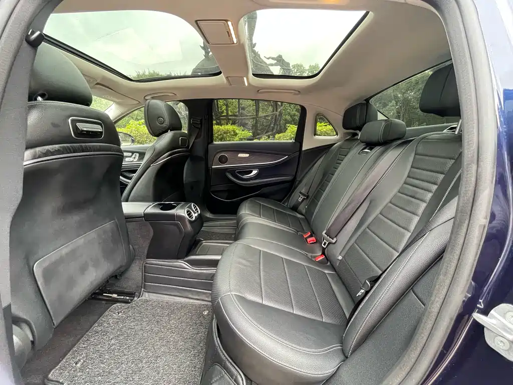 Mercedes-Benz E-Class 2018 — фото 16