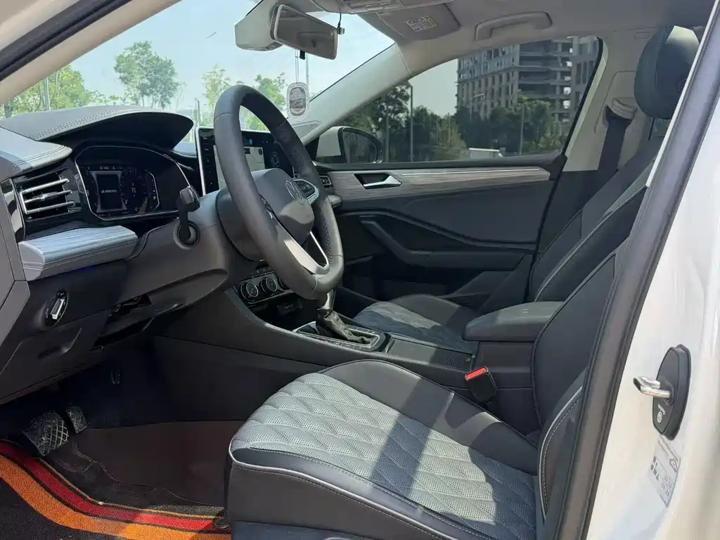 Volkswagen Sagitar 2025