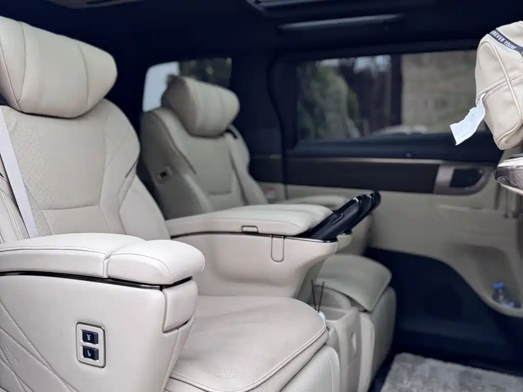 Toyota Vellfire 2023 — фото 11