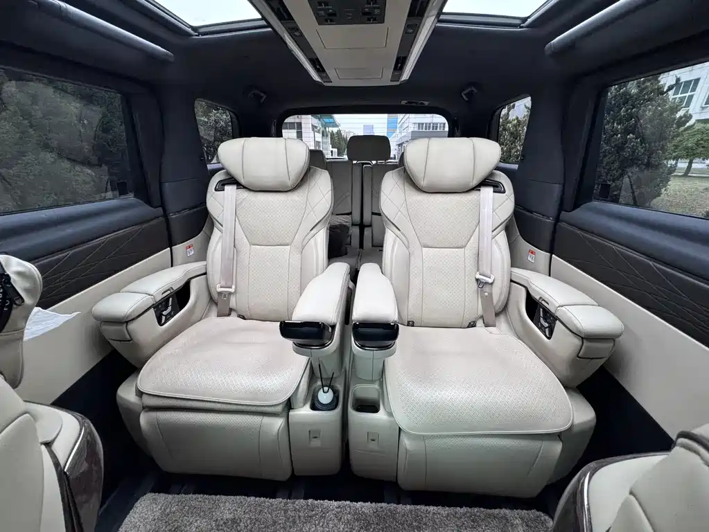 Toyota Vellfire 2023 — фото 13
