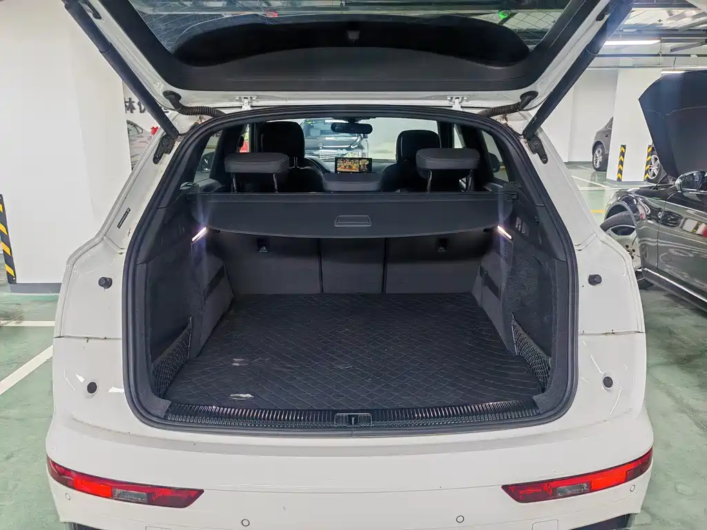Audi Q5L 2023 — фото 16