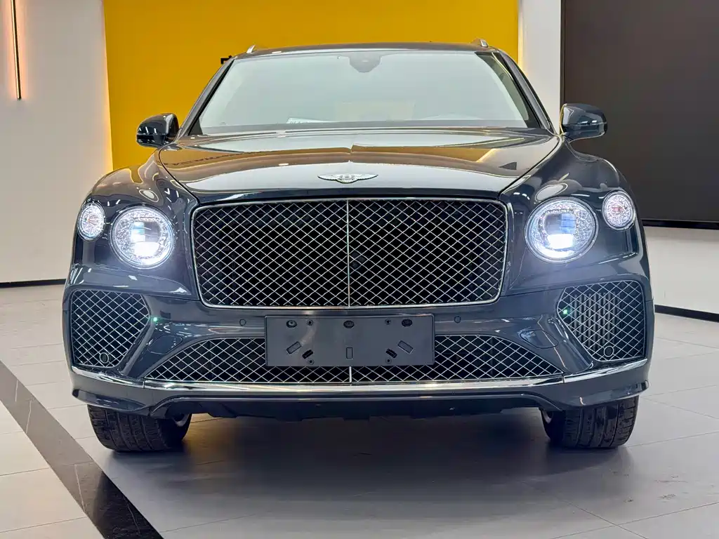 Bentley Bentayga 2021 — фото 2