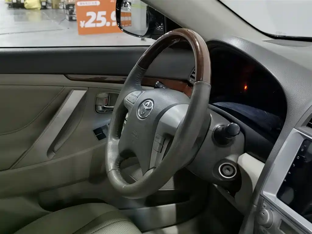Toyota Camry 2015 — фото 22