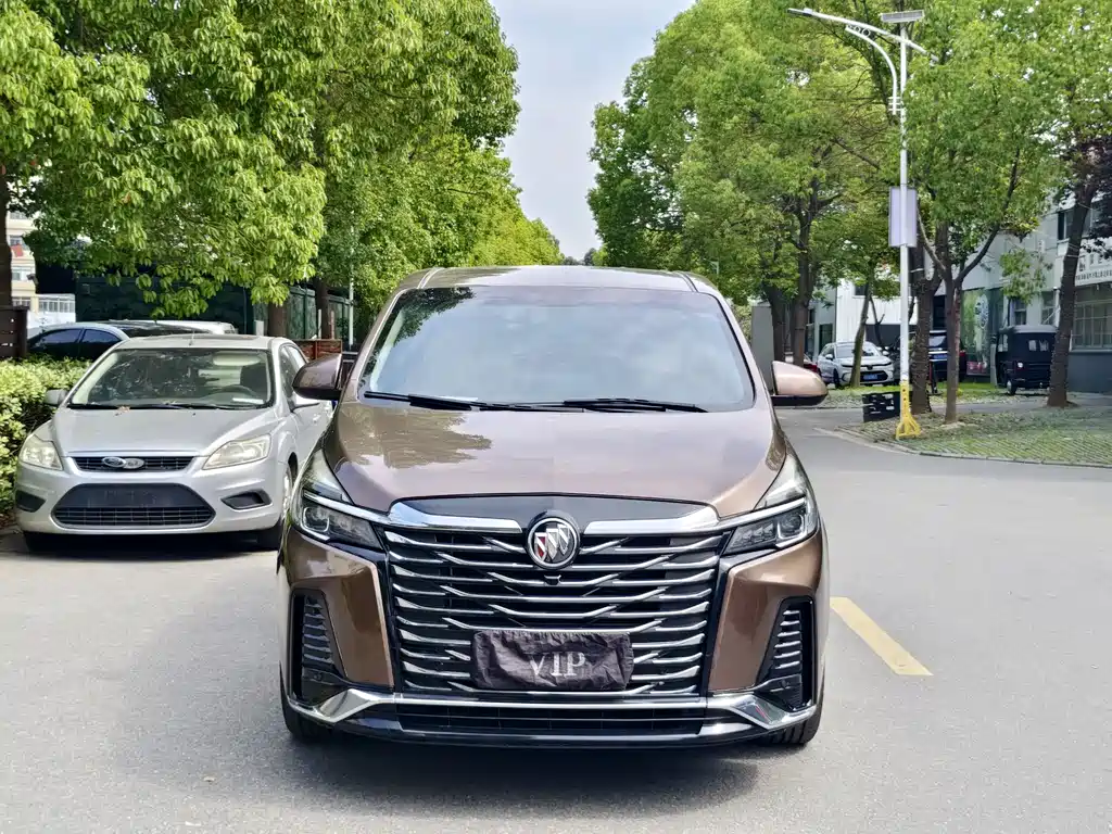 Buick GL8 2021 — фото 1