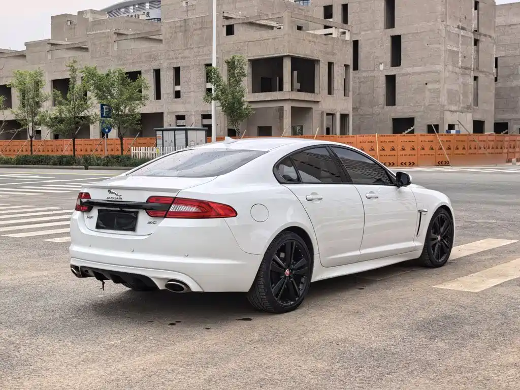 Jaguar XF 2014 — фото 11