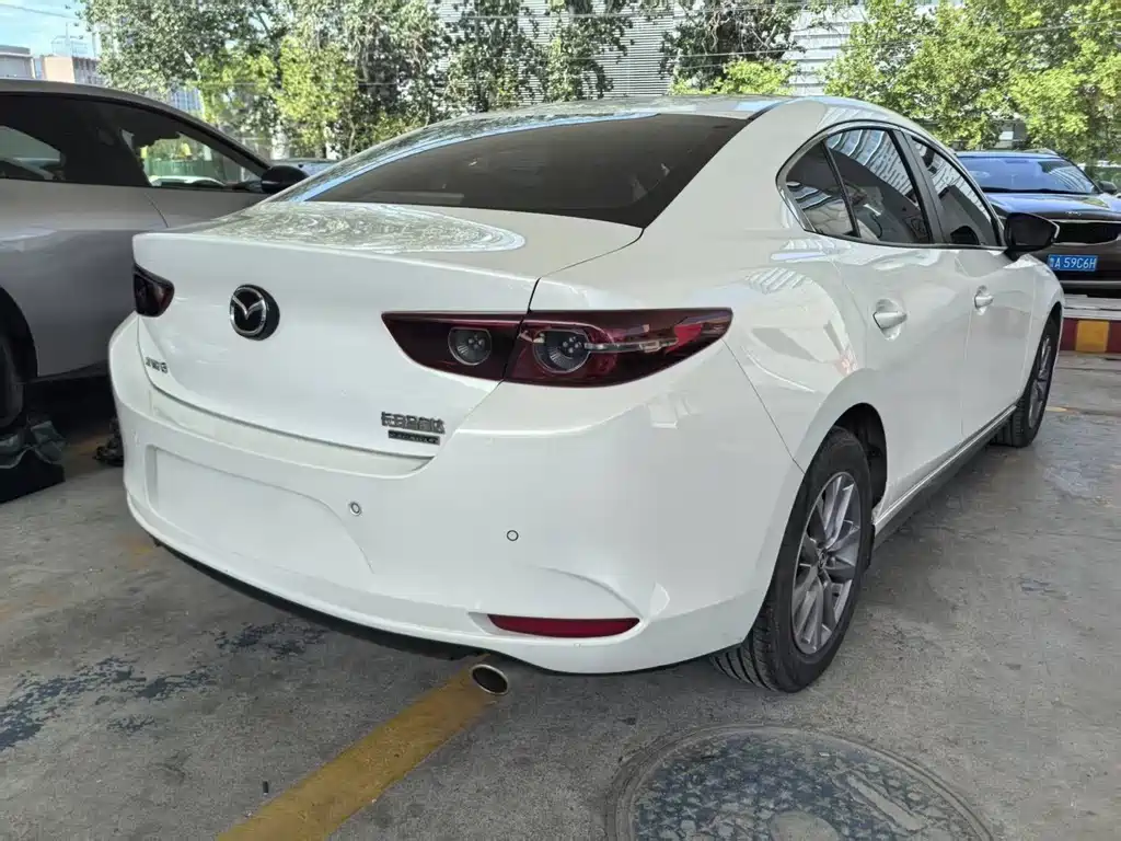 Mazda 3 Axela 2021 — фото 11