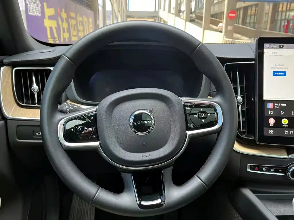 Volvo XC60 2025 — фото 13