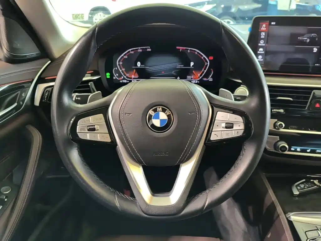 BMW 5 Series 2022 — фото 11