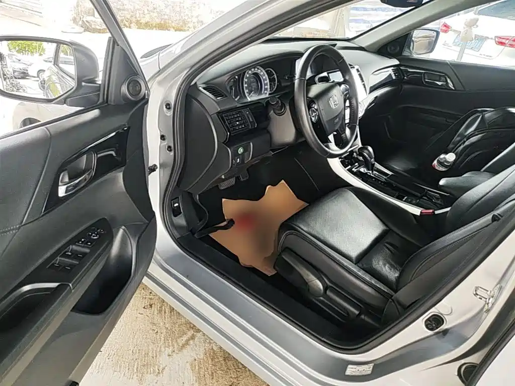 Honda Accord 2017 — фото 16