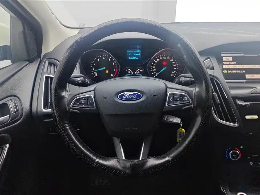 Ford Focus 2017 — фото 15
