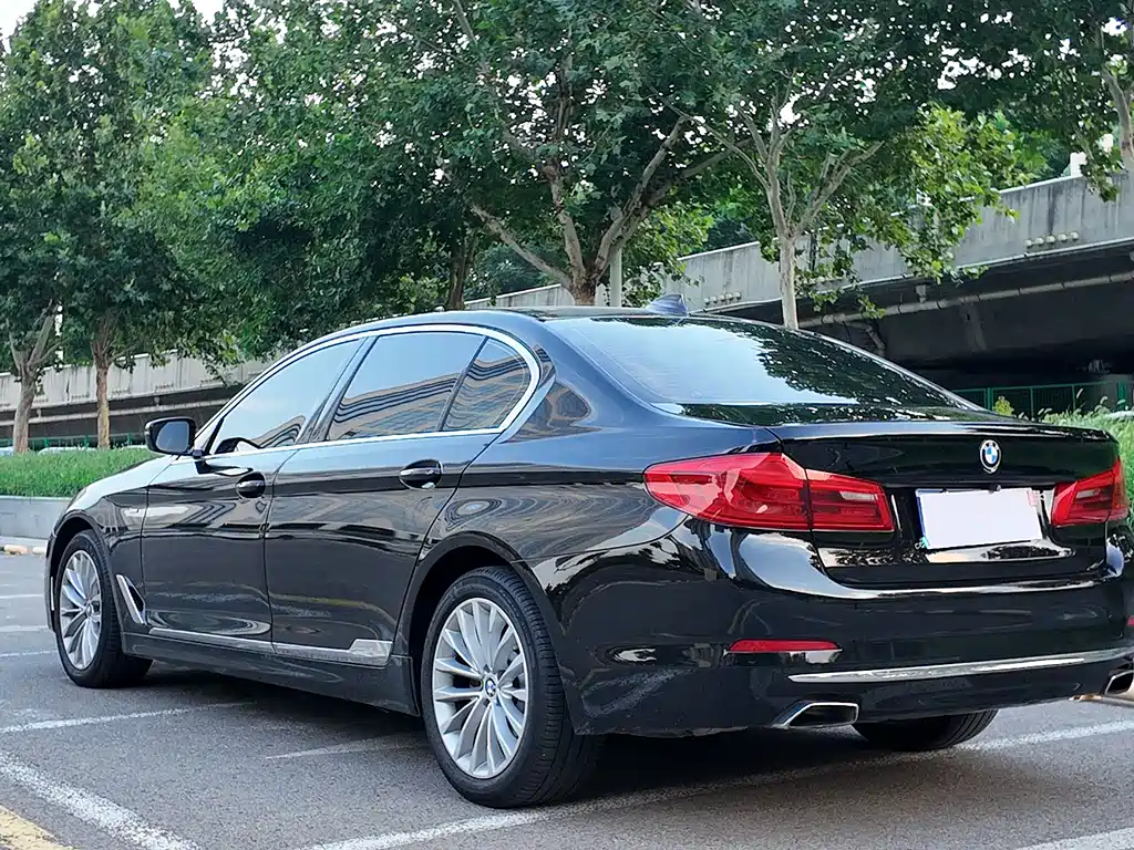 BMW 5 Series 2018 — фото 21