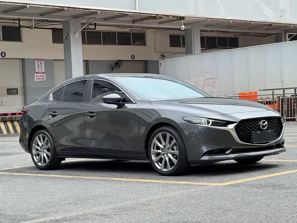 Mazda 3 Axela 2022 — фото 3