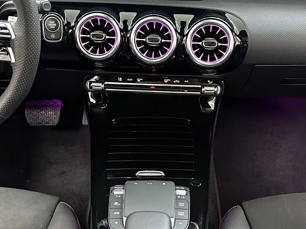 Mercedes-Benz A-Class 2024 — фото 14
