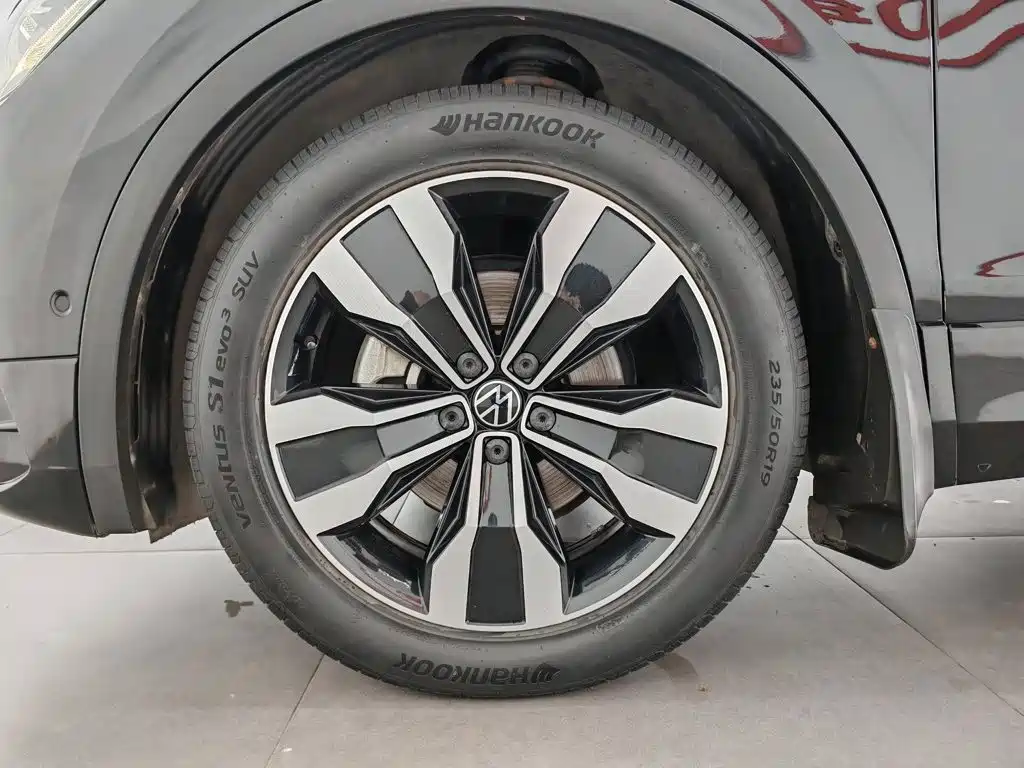 Volkswagen Tiguan L 2023 — фото 17