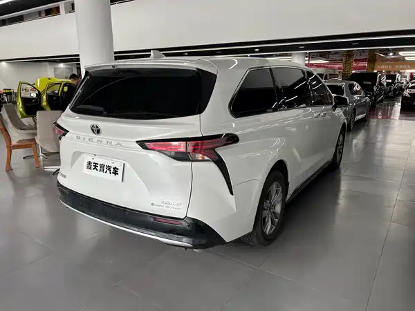 Toyota Sienna 2024