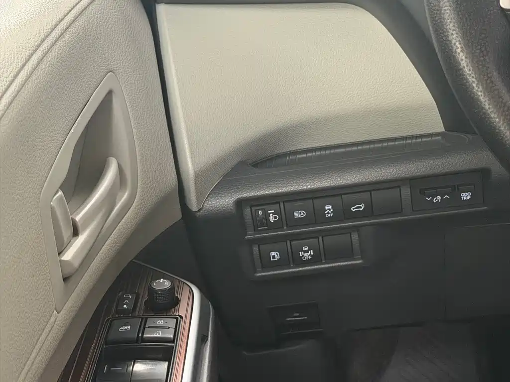 Toyota Sienna 2023 — фото 12