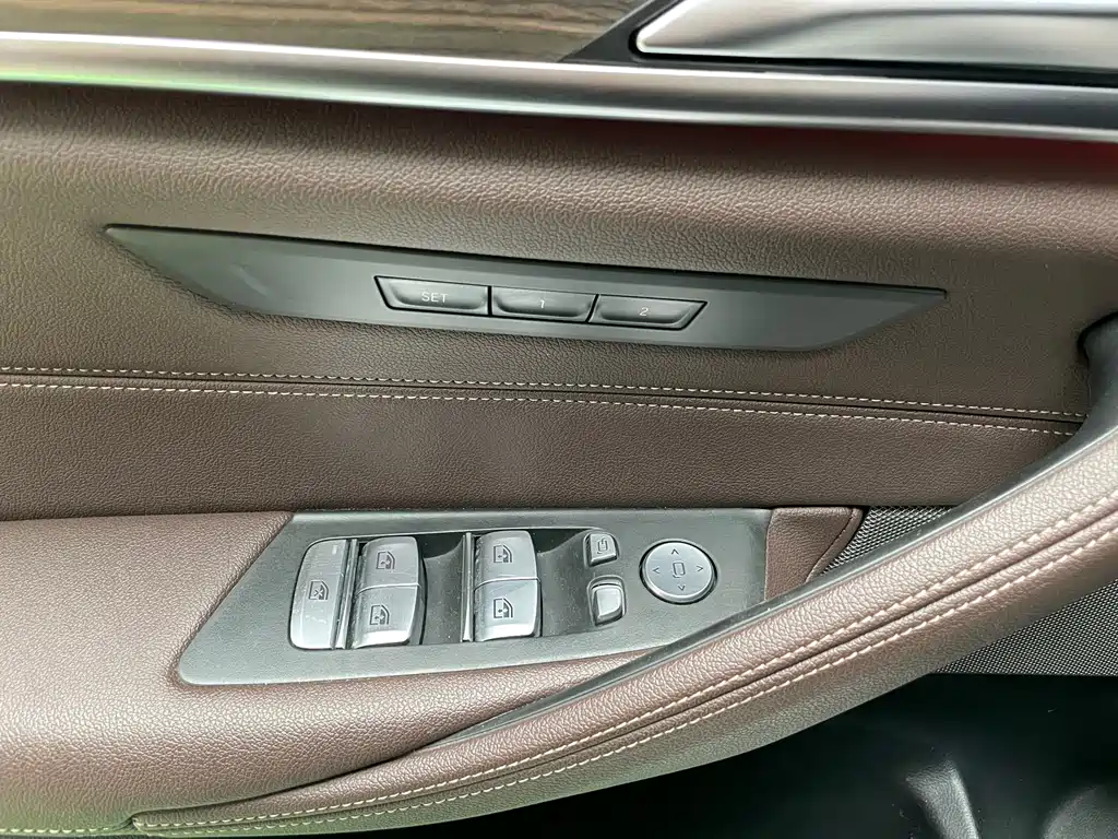 BMW 5 Series 2021 — фото 16