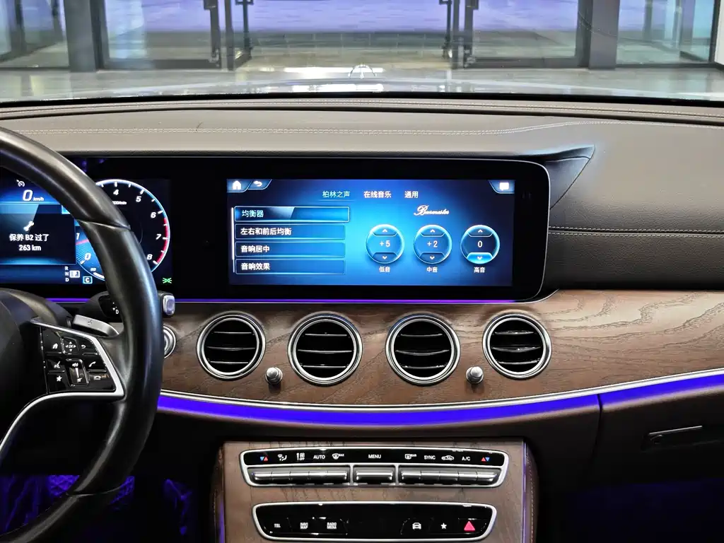 Mercedes-Benz E-Class 2023 — фото 13
