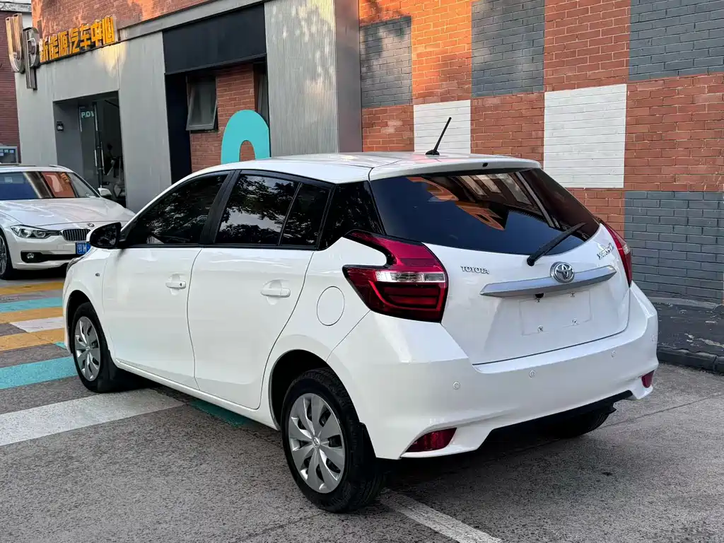 Toyota Yaris L 2020 — фото 9