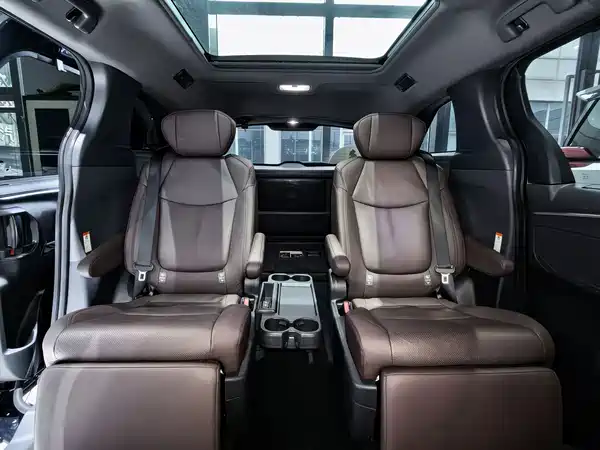 Toyota Granvia 2023