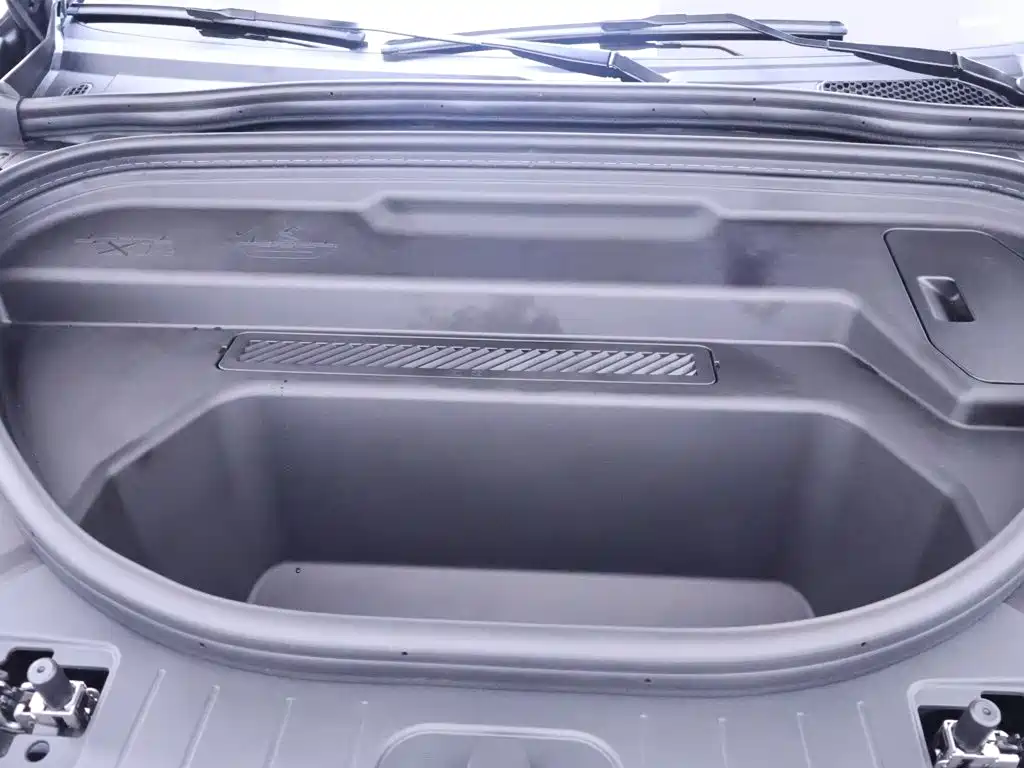 Audi Q6L E-Tron 2025 — фото 25