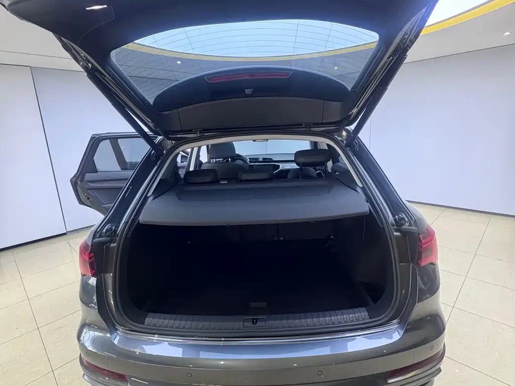 Audi Q3 2023 — фото 10