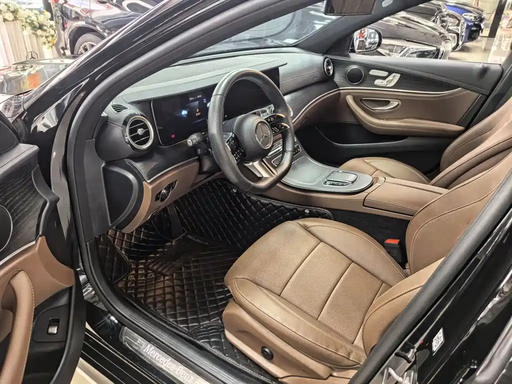 Mercedes-Benz E-Class 2023 — фото 14