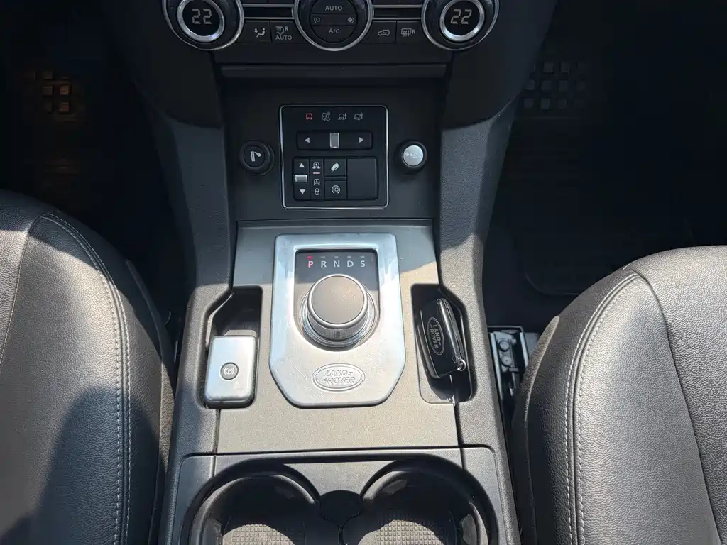 Land Rover Discovery 2016 — фото 15